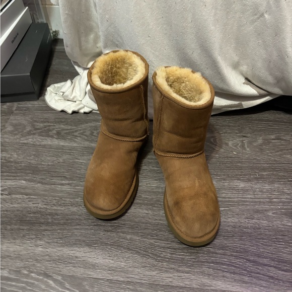 UGG Classic Short II - Picture 3 of 16